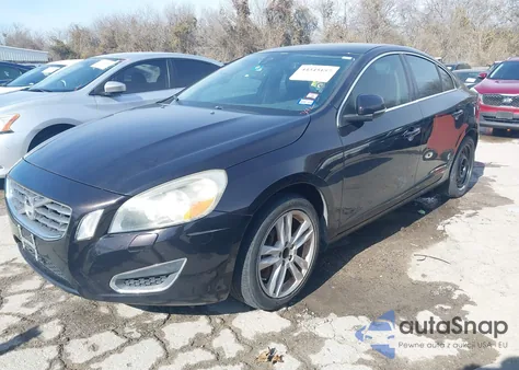 2013 Volvo S60 T5/T5 Platinum/T5 Premier/T5 Premier Plus z USA, uszkodzony, nr VIN YV1612FS0D2187952